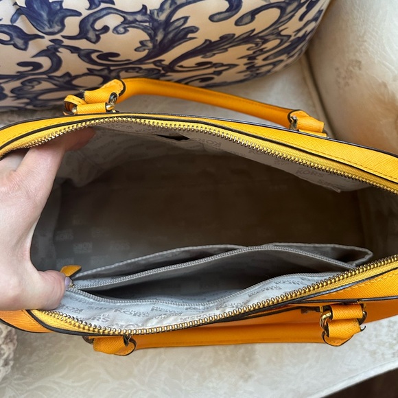 MICHAEL KORS VINTAGE YELLOW SAFFIANO LEATHER SATCHEL - Picture 2 of 8